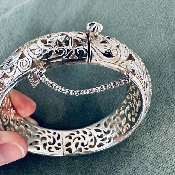 Silpada Sterling Silver Floral Filigree Hinged Bangle Bracelet Safety Clasp - Picture 6 of 6